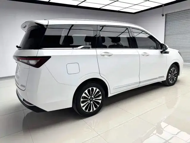 Wuling Jiachen — Фото автомобиля 6