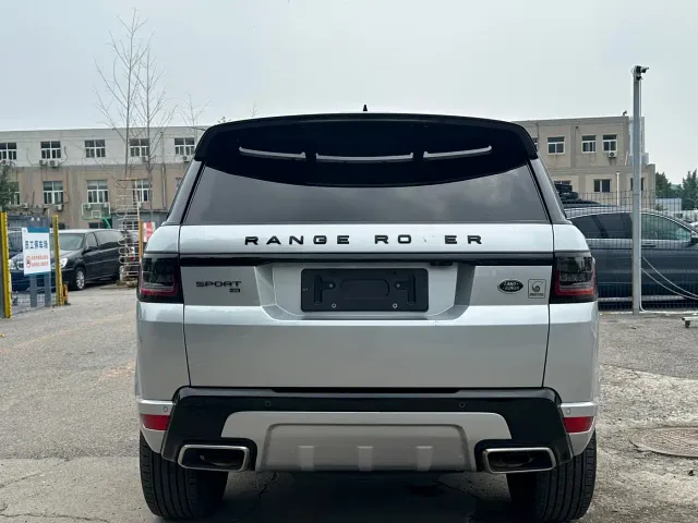 Land Rover Range Rover Sport — Фото автомобиля 7