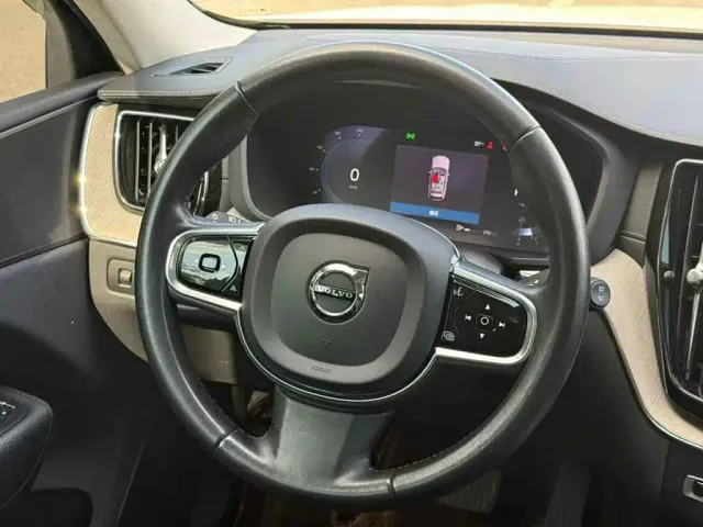 Volvo XC60 — Фото автомобиля 4