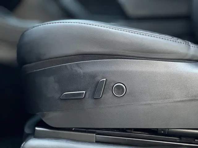 Tesla Model Y — Фото автомобиля 15