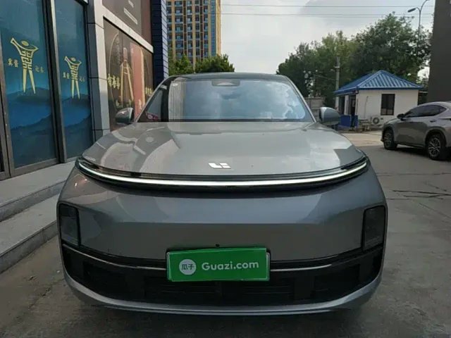 Li Auto L8 — Фото автомобиля 2