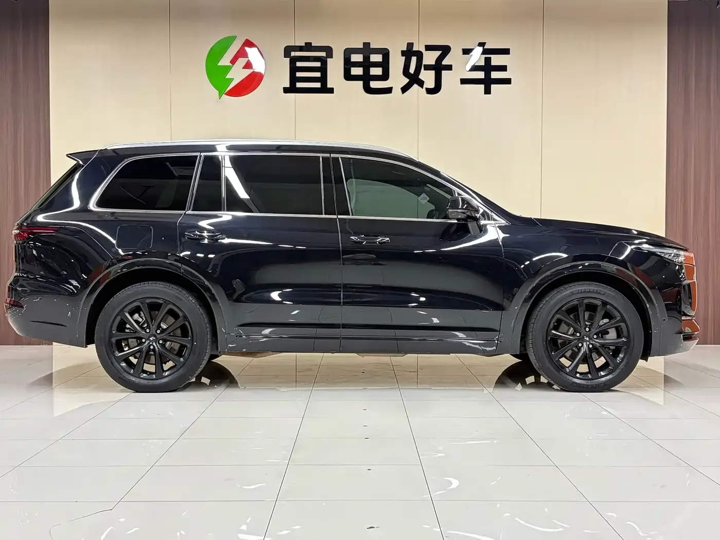 Li Auto Li ONE 2021 Extended Range 6-Seater — Фото автомобиля 4