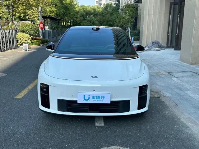 Li Auto i6 — Фото автомобиля 3