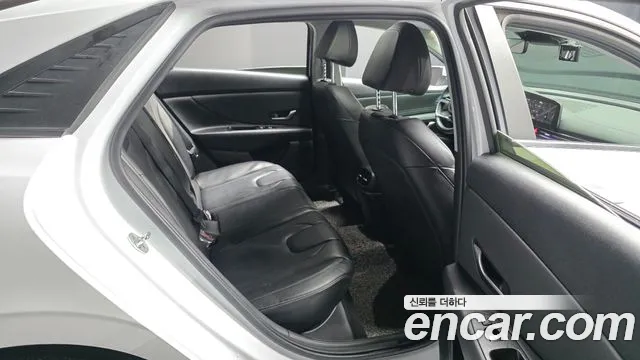 Hyundai AVANTE Avante (CN7) — Фото автомобиля 12
