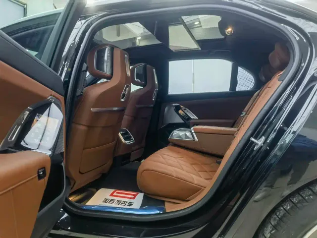 BMW 7 Series — Фото автомобиля 12