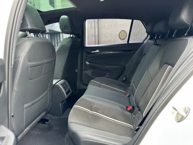 Volkswagen Golf — Фото автомобиля 15