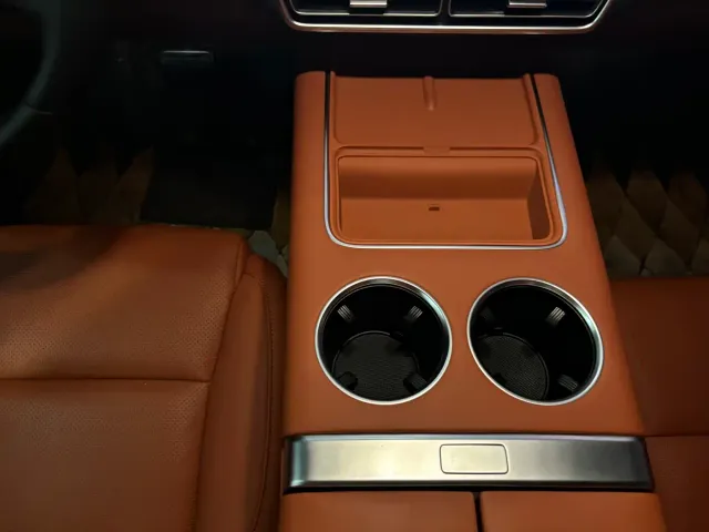 Li Auto L8 — Фото автомобиля 8