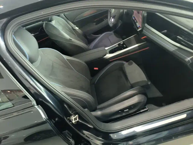 Volkswagen Passat — Фото автомобиля 24