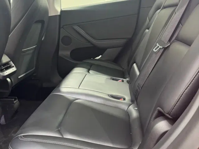 Tesla Model Y — Фото автомобиля 8