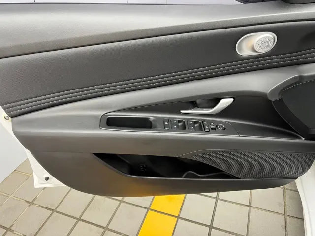 Hyundai Elantra — Фото автомобиля 14