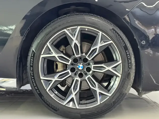 BMW BMW 7 Series 2023 Model 735Li Luxury Package — Фото автомобиля 18