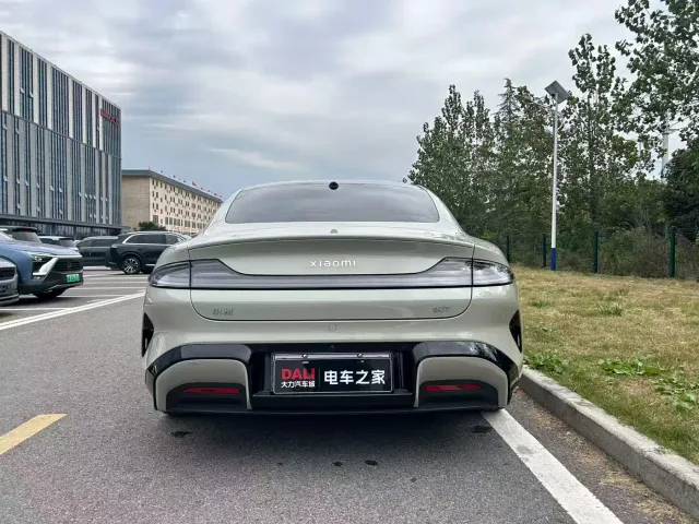 Xiaomi SU7 — Фото автомобиля 12