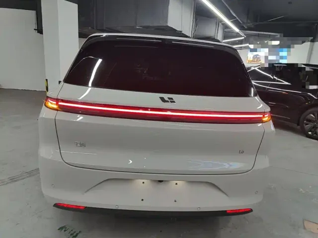 Li Auto L6 — Фото автомобиля 3