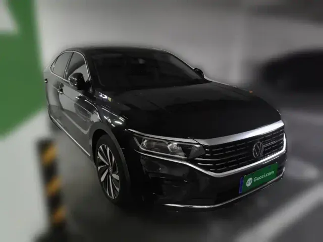 Volkswagen Passat — Фото автомобиля 3