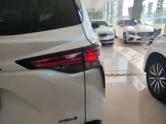 Toyota Granvia — Фото автомобиля 7