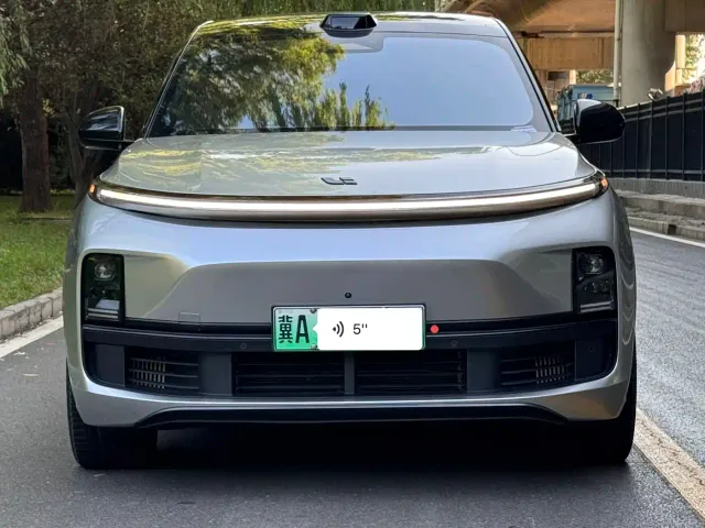 Li Auto L9 — Фото автомобиля 2