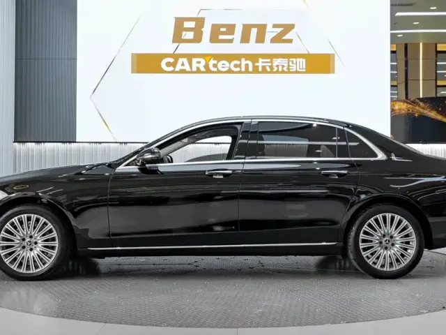 Mercedes-Benz E-Class — Фото автомобиля 3