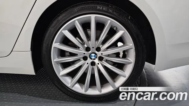 BMW 5-Series 5 серия (G30) 530i xDrive Luxury — Фото автомобиля 16