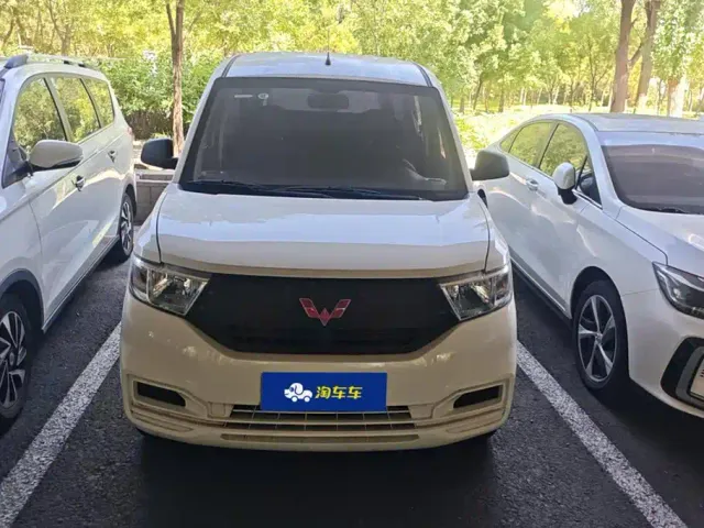 Wuling Hongguang V — Фото автомобиля 2