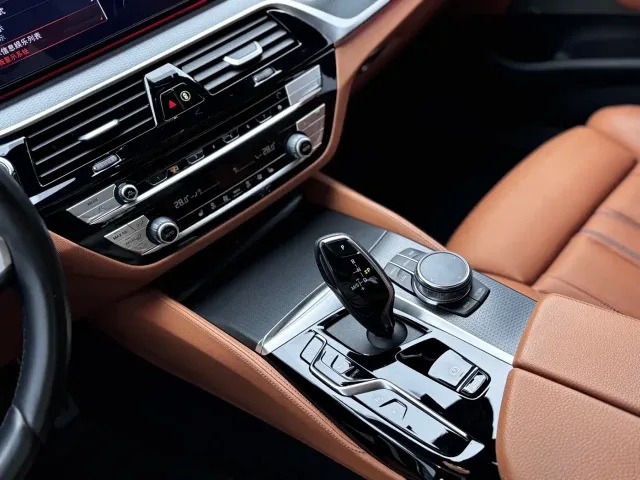 BMW 5 Series — Фото автомобиля 20
