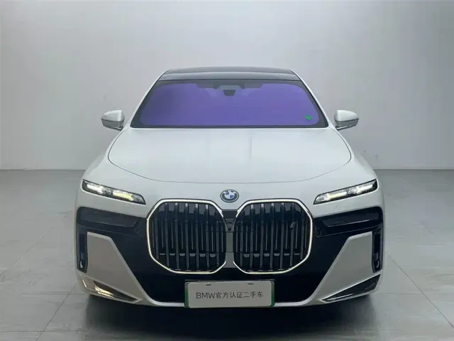 BMW i7 — Фото автомобиля 2