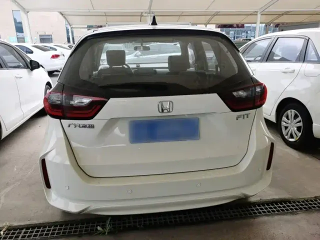 Honda Fit — Фото автомобиля 5