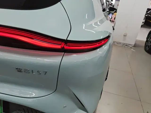 IM Motors LS7 — Фото автомобиля 7