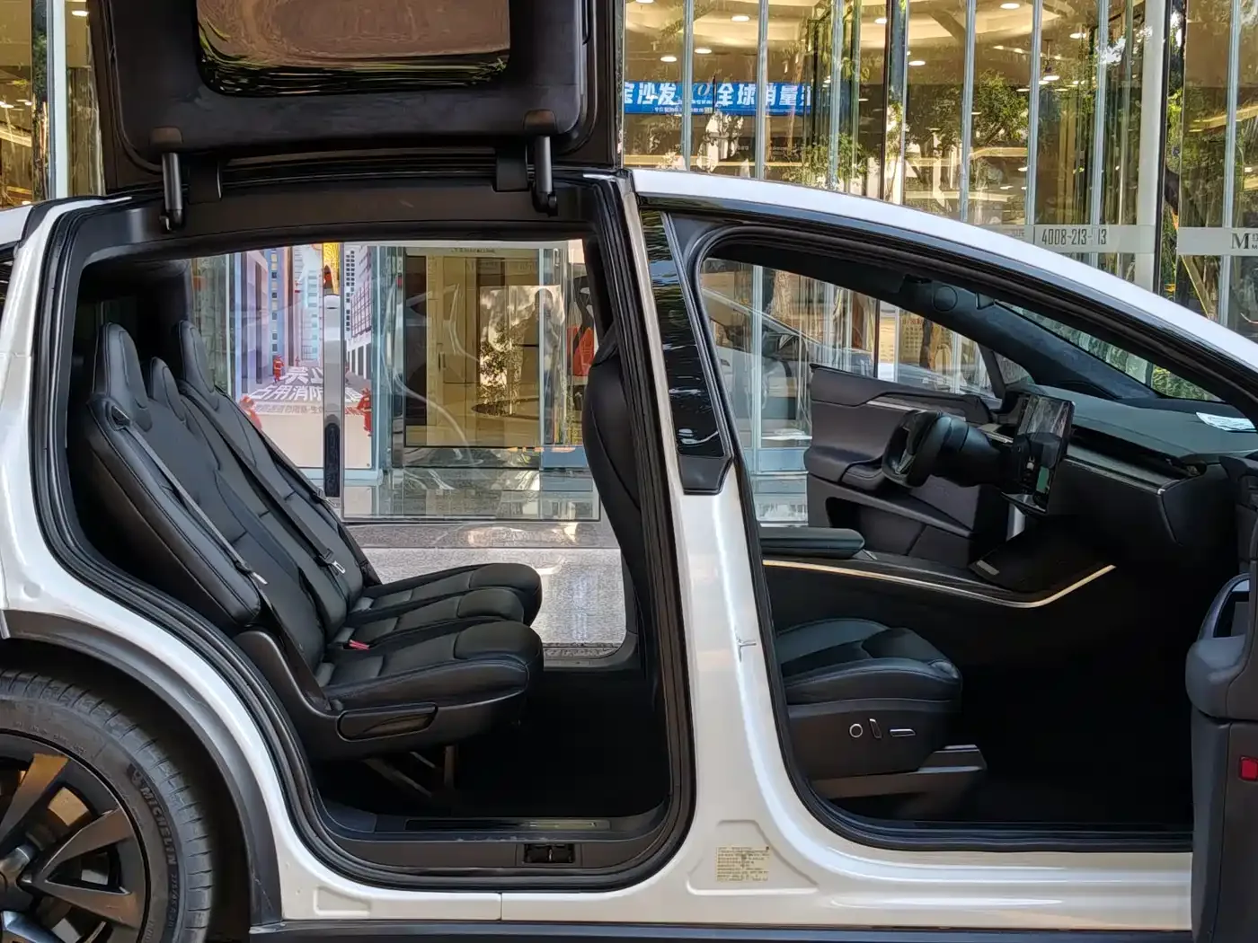 Tesla Model X 2023 Dual Motor All-Wheel Drive Edition — Фото автомобиля 12