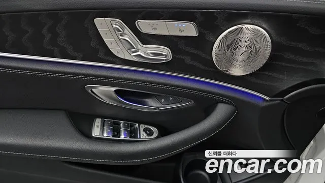 Mercedes-Benz E-Class — Фото автомобиля 28