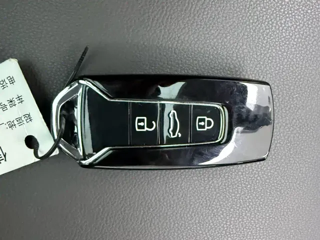 Volkswagen Touareg — Фото автомобиля 21