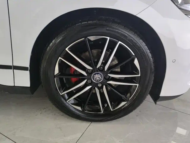 BYD Qin L — Фото автомобиля 6