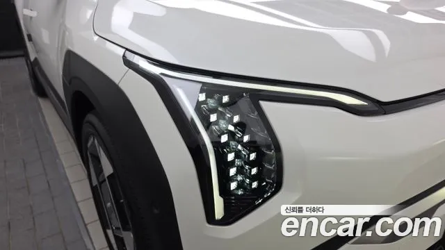 Kia EV3 Long Range 2WD — Фото автомобиля 4