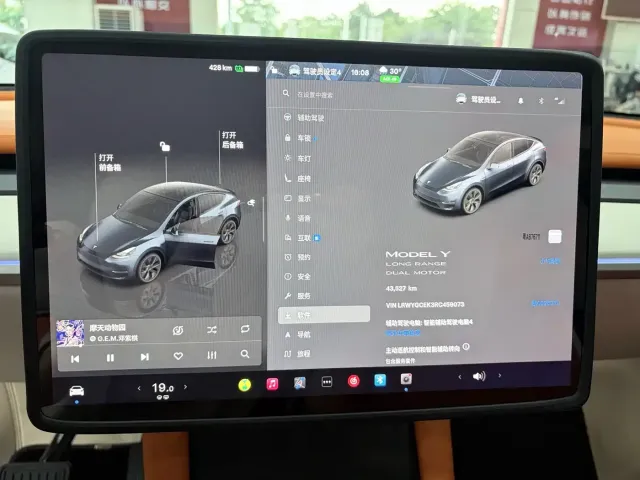 Tesla Model Y — Фото автомобиля 10