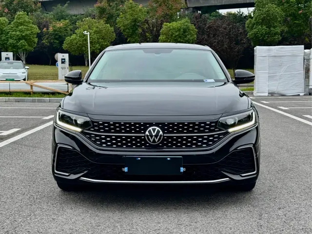 Volkswagen Passat — Фото автомобиля 2