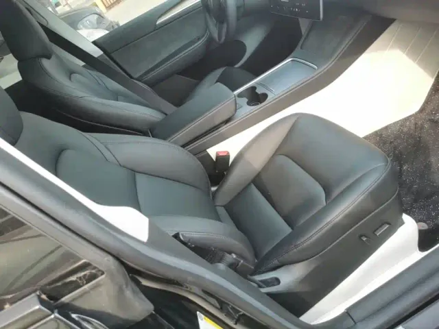 Tesla Model Y — Фото автомобиля 24