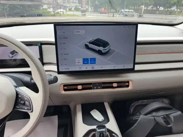 Geely ICON — Фото автомобиля 12