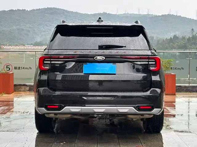 Ford Explorer — Фото автомобиля 6