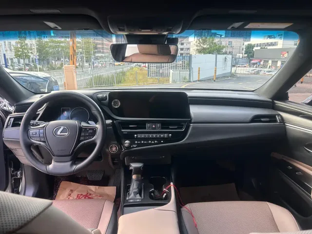 Lexus ES — Фото автомобиля 7