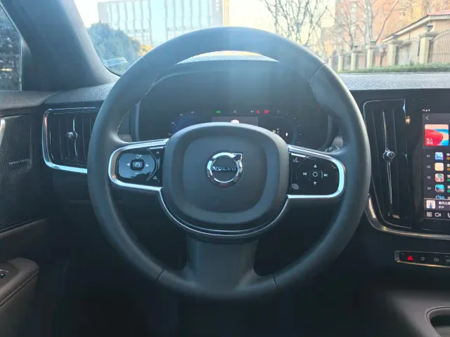 Volvo V90 — Фото автомобиля 18