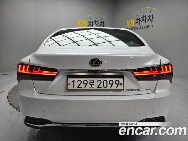 Lexus LS — Фото автомобиля 7