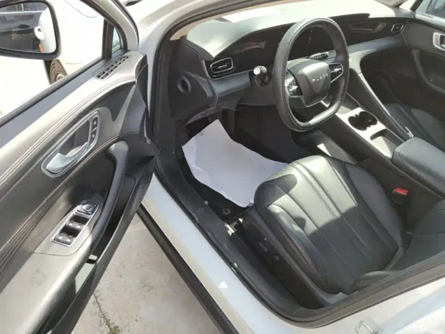 Roewe D7 — Фото автомобиля 15