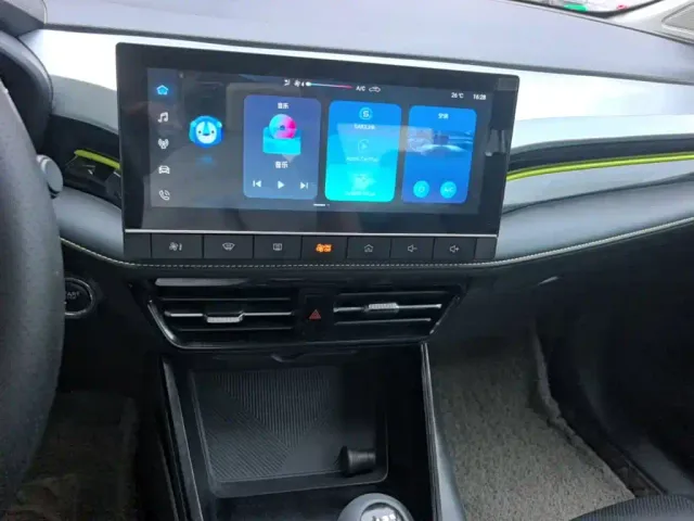 Roewe i5 — Фото автомобиля 12