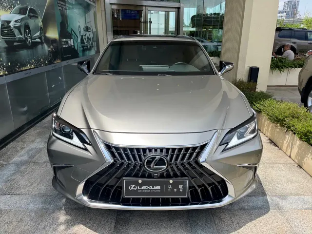 Lexus ES — Фото автомобиля 2