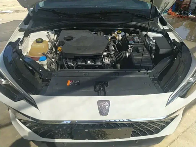 Roewe i5 — Фото автомобиля 19
