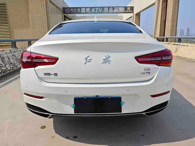Hongqi H5 — Фото автомобиля 8