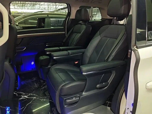 GAC Trumpchi M8 — Фото автомобиля 16