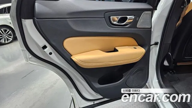 Volvo XC60 2nd Gen — Фото автомобиля 25