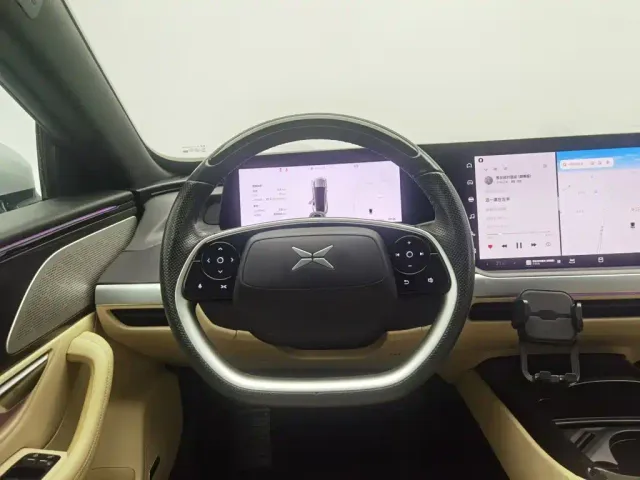 Xpeng P7 — Фото автомобиля 11