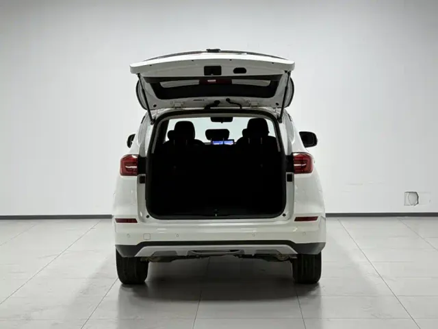 BYD Song — Фото автомобиля 10