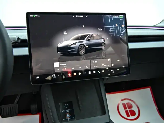 Tesla Model 3 — Фото автомобиля 17